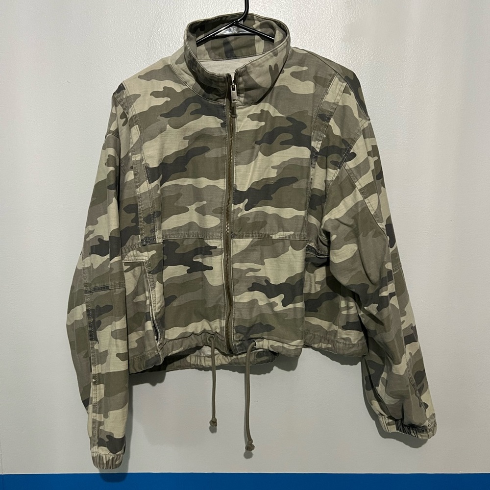 American Eagle camo cropped jacket
